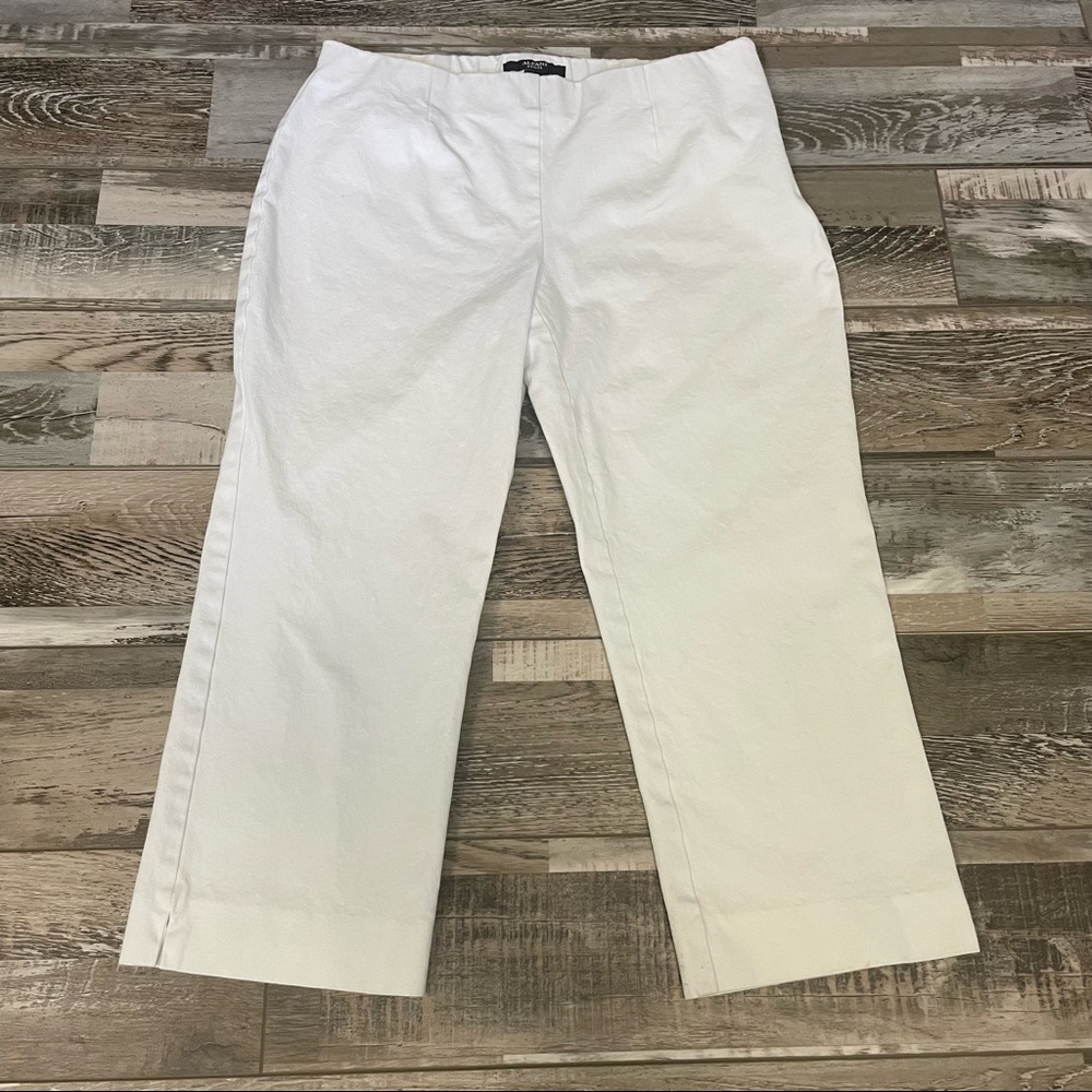 Alfani White Stretch Capri Pants Size 6 Petite